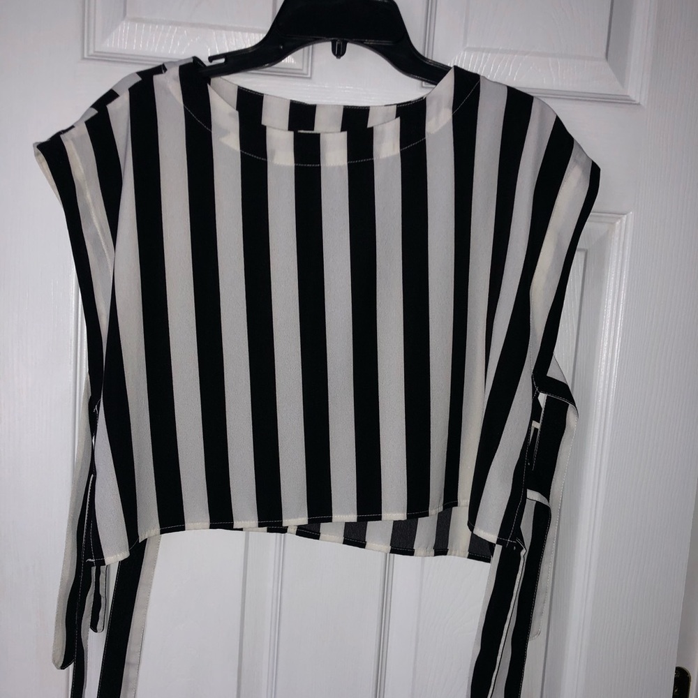 Tie crop top